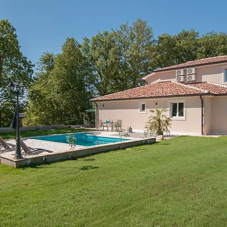 White Rock Villa Kringa