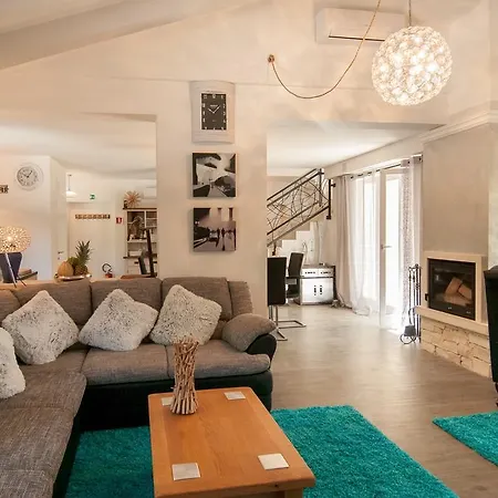 White Rock Villa *